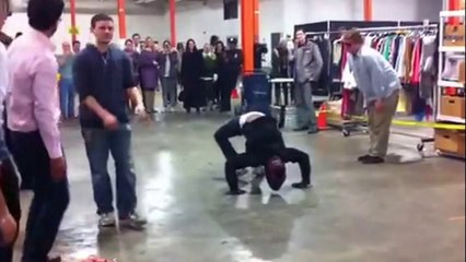 Cop VS street performer : Breakdance Battle!