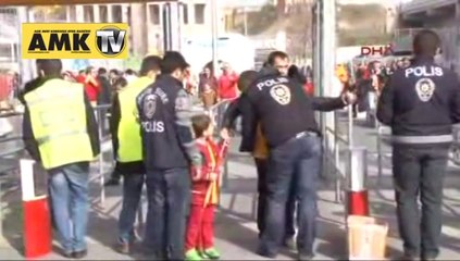 Derbi öncesi TT Arena Stadı çevresinden taraftar görüntüleri