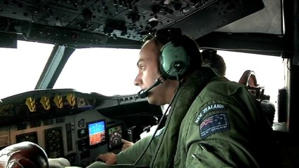 Australia probes 'encouraging' signals in MH370 hunt