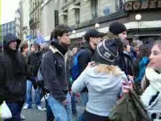 manif anti cpe dans les rues de paris