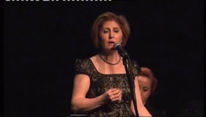 Hülya Atacan-Ellere uzaktan bak bana yakın gel