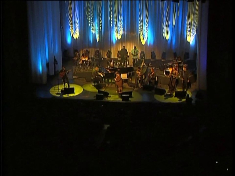 3- Cesaria Evora - Petit Pays