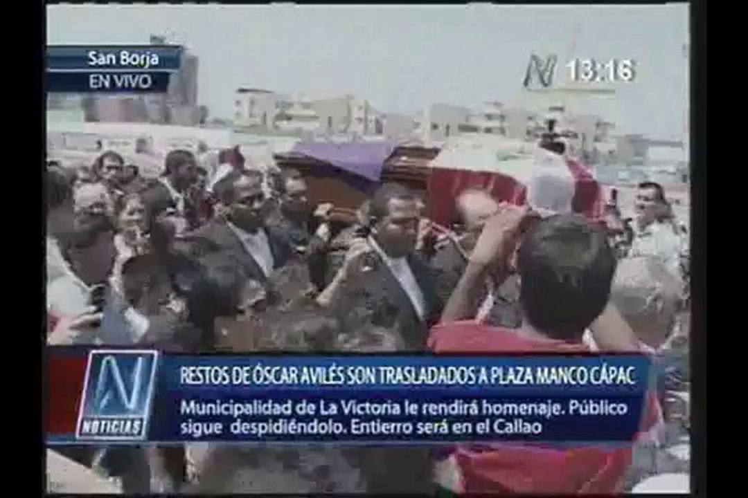 Féretro de Óscar Avilés es trasladado a la plaz...