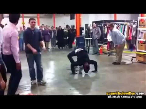 New York Polisinin Sokak Dançısı İle Dans Atışması