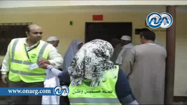 إقبال شديد للمواطنين في أسوان على تحرير توكيلات لمرشحي الرئاسة
