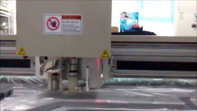 aokecut@163.com Sponge Foam rubber cutting plotter cutting machine