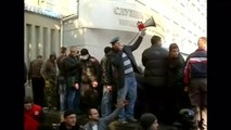 Pro-Russia protesters seize Ukraine buildings