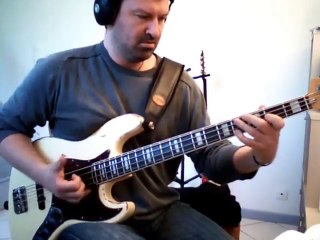 Marcus Miller -Scoop theme (bass)