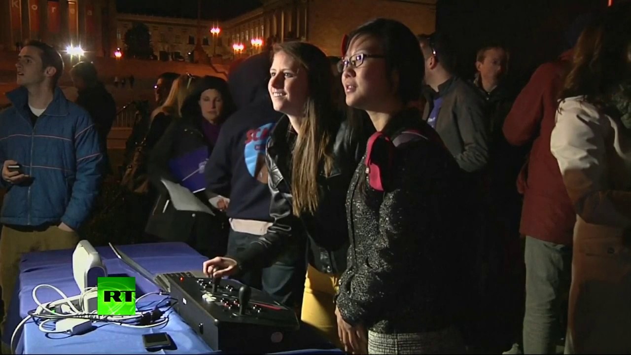 Worlds largest Tetris game played on Philadelphia skyscraper