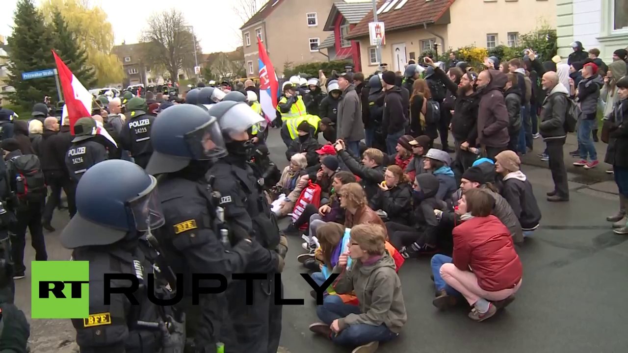 Video_German_police_beat_protesters_as_far-right_march_sparks_disturbance_in_Wittenberge