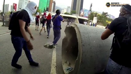 Brutales enfrentamientos entre protestantes y GNB el 4A