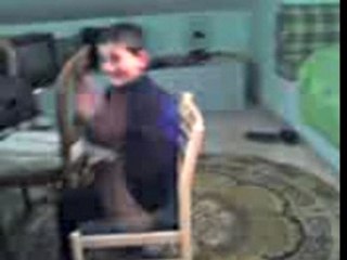 daniele cade dalla sedia