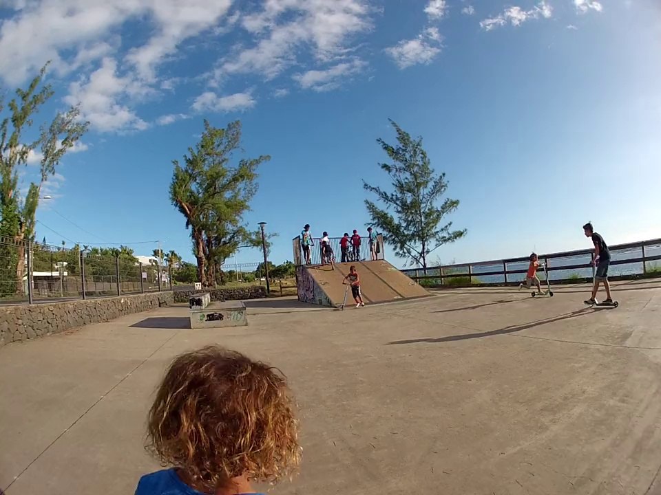 gabriel au skatepark de saint leu