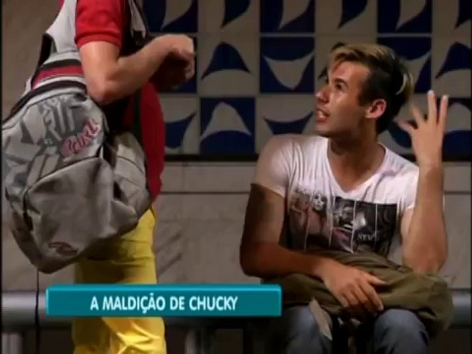 La Maledizione di Chucky - Curse of Chucky - Candid Camera da paura alla fermata dell'autobus