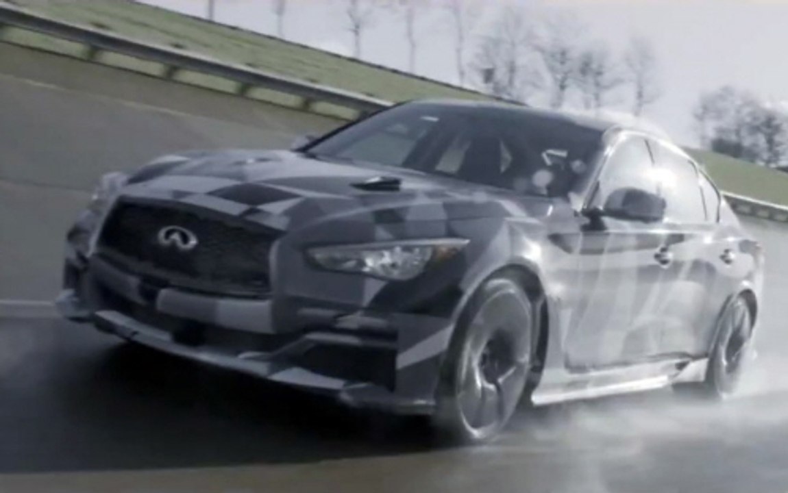 INFINITI Q50 EAU ROUGE - SEBASTIAN VETTEL TESTOWAŁ PROTOTYP
