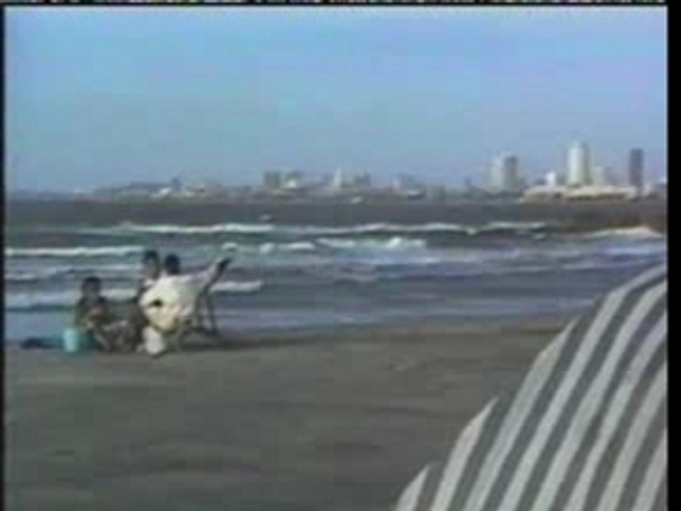 Plage oops tête dans le cul