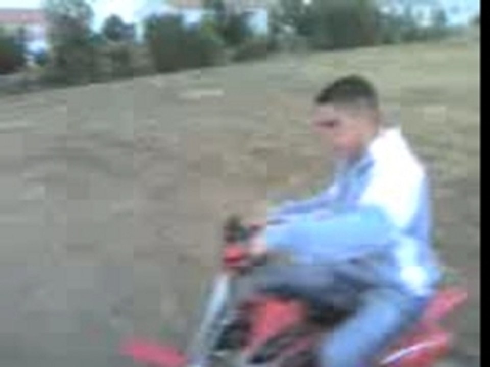 momo au tablier en pocket bike