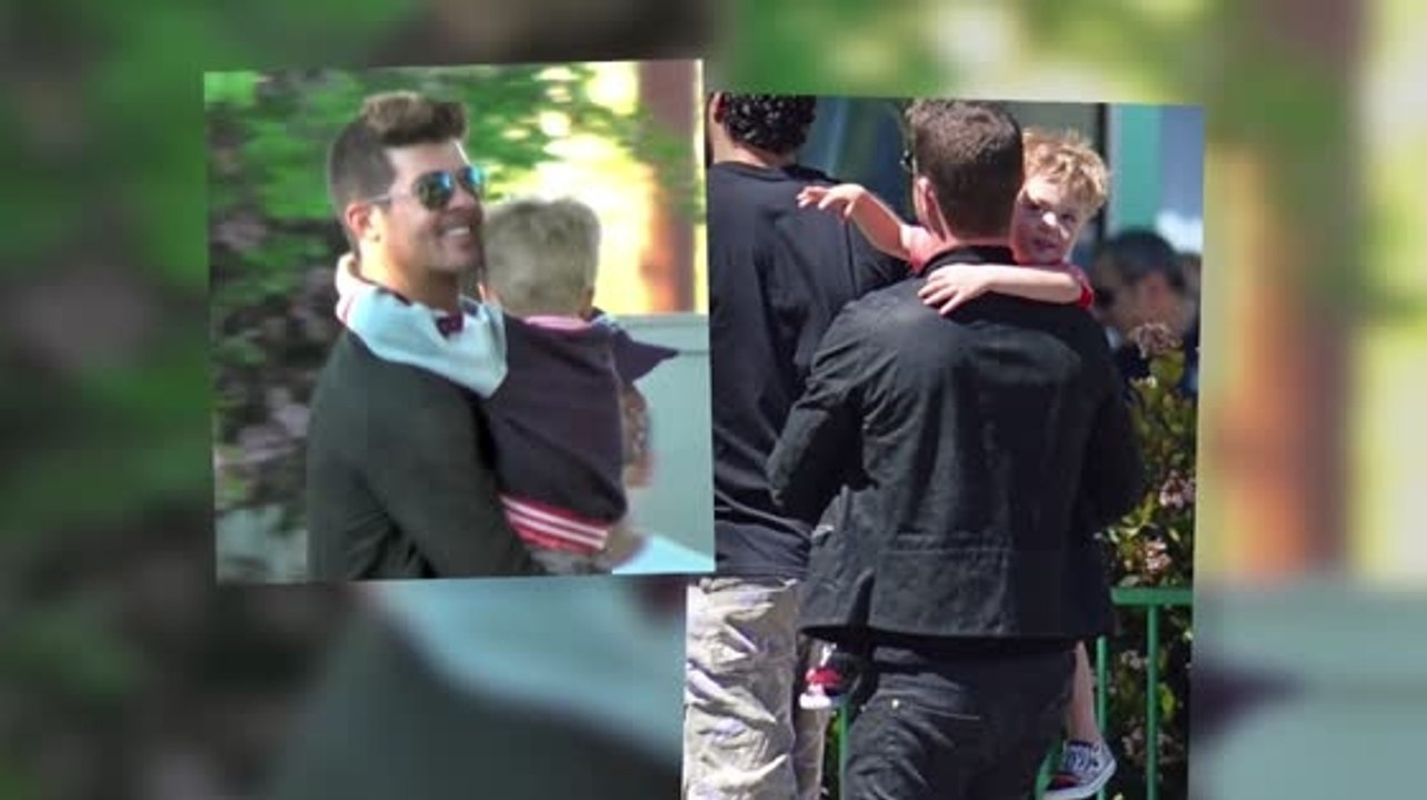 Robin Thicke und sein Sohn Julian im 'Six Flags' Freizeitpark