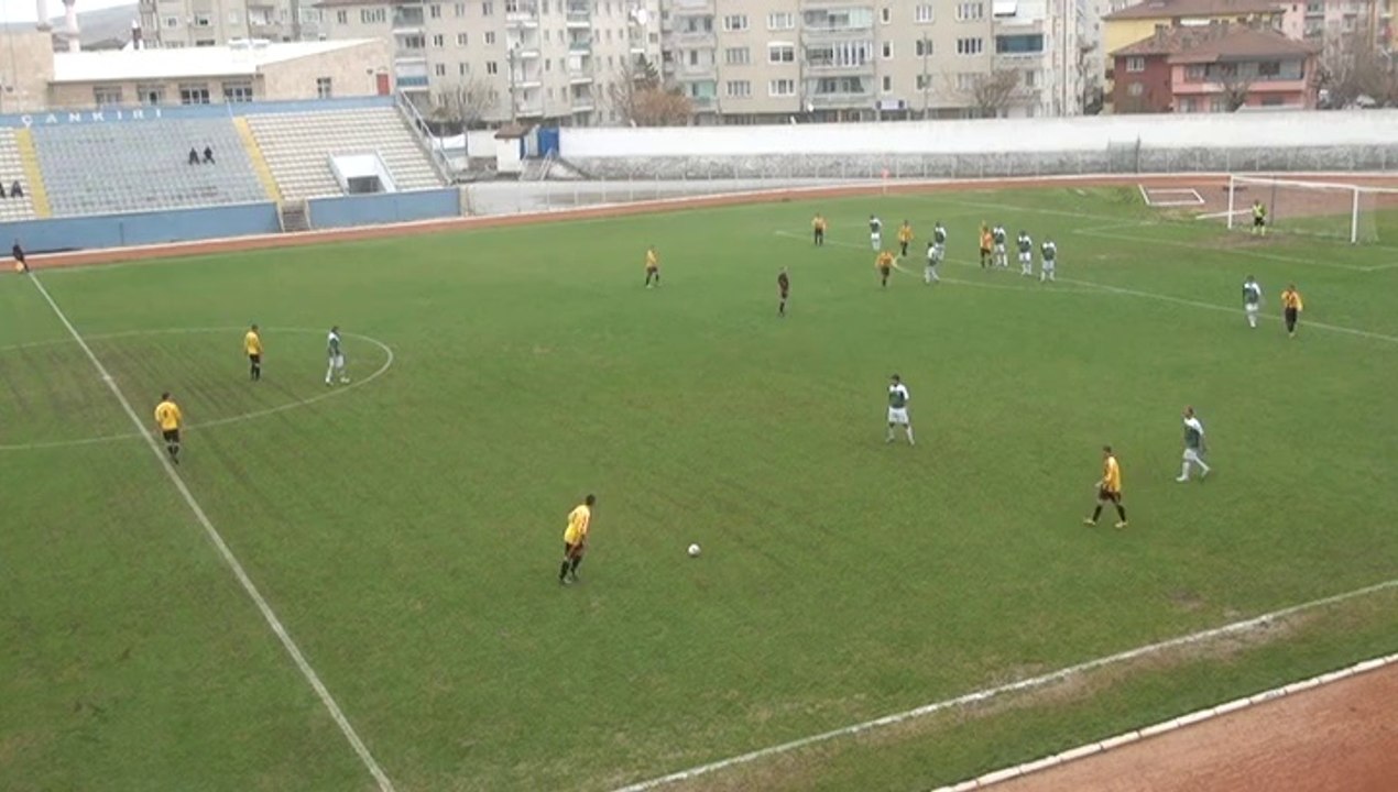 FUTBOL ŞAMPİYONLUK MAÇI YAPRAKLI SPOR