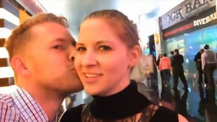 Selfie Bahanesiyle Kızları Öpmek