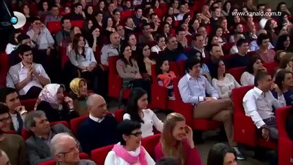 Tolga Çevik'in Sahnede Burnunun Kanaması