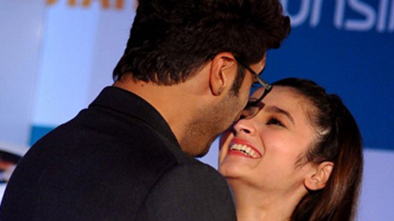 Arjun Kapoor Alia Bhatt Off Screen Intimacy – PDA & Cuddling