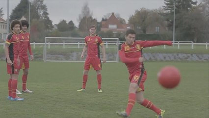 EDEN HAZARD BREAKS CAMERA WHILE MESSING AROUND AFTER PRATICE !