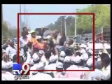 Kejriwal slapped again while campaigning in Delhi - Tv9 Gujarati