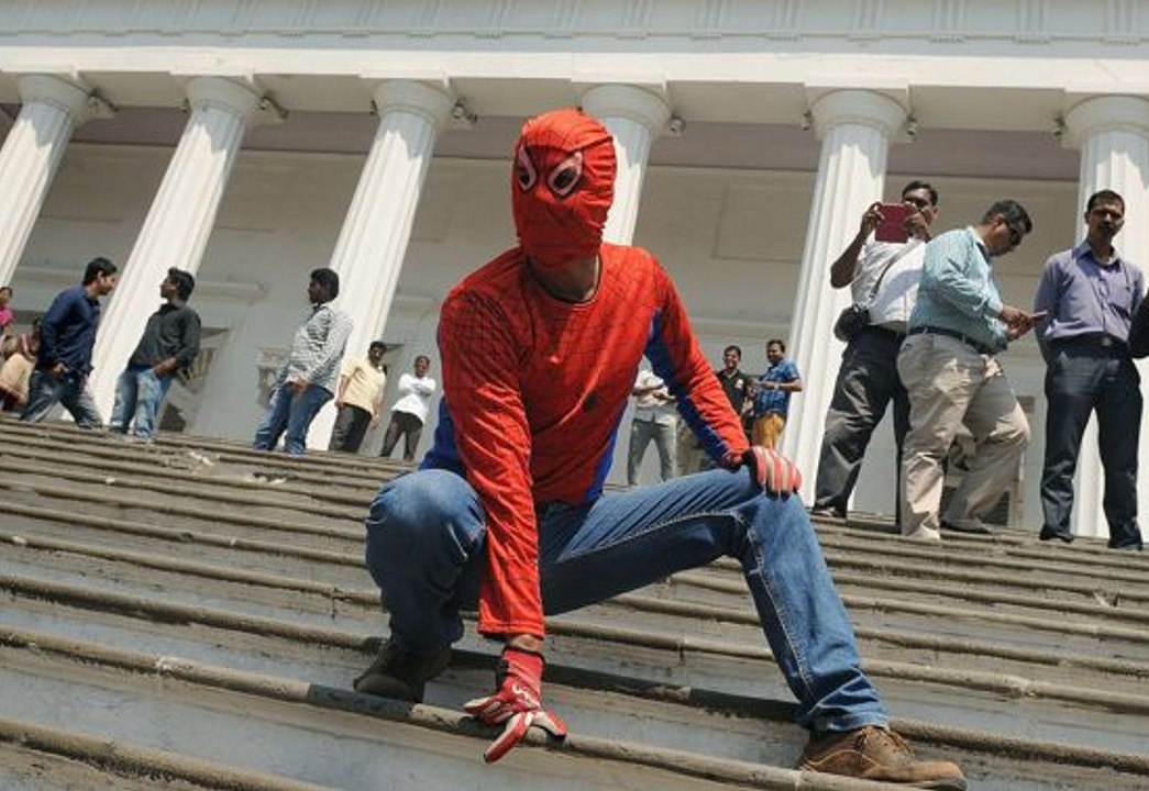 Spiderman candidat aux Législatives en Inde - ZAPPING ACTU DU 08/04/2014