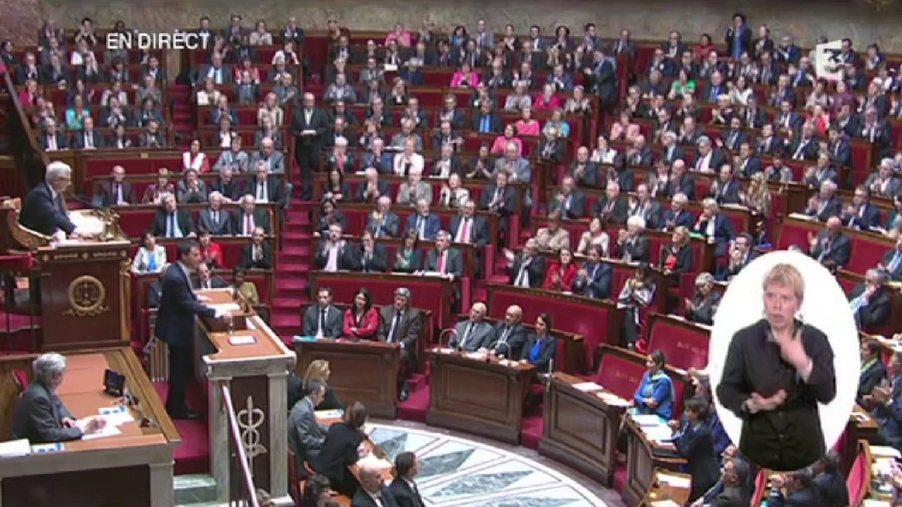 Valls : "peu de pays" permettent les "plus hautes fonctions" à des citoyens nés à l'étranger