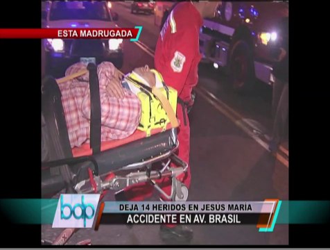 Catorce heridos tras violento choque entre combi y minivan en Jesús María