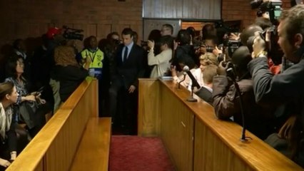 Emotional Oscar Pistorius breaks down in court