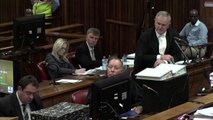 En sanglots, Pistorius raconte les derniers instants avant le meurtre
