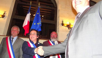 Meru Yves Leblanc passe le flambeau à la maire de meru Nathalie Ravier