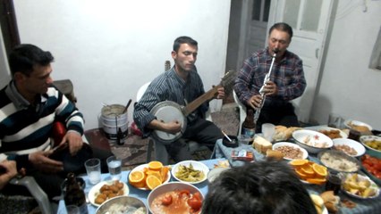 BAYRAM ÖLMEZ VE OĞULLARI  ALİ  VE  KENAN  SAZ GRUBU    -ZAHİDEM-AH NEYLEYİM GÖNÜL