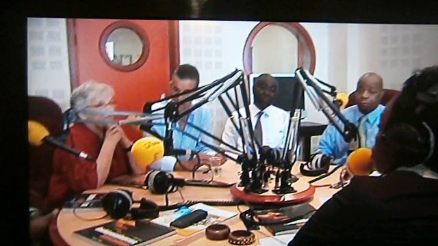 Docteur Mathieu MBARGA-ABEGA, journaliste politique exige sur AFRICA N°1 à Paris, la fin de la politique de la FrancAfrique qui plombe le développement de l'Afrique depuis plus de 50 ans.