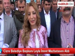 Descargar video: Cizre Belediye Başkanı Leyla İmret Mazbatasını Aldı