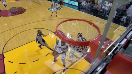 Mason Plumlee contre un dunk de LeBron James dans les dernières secondes