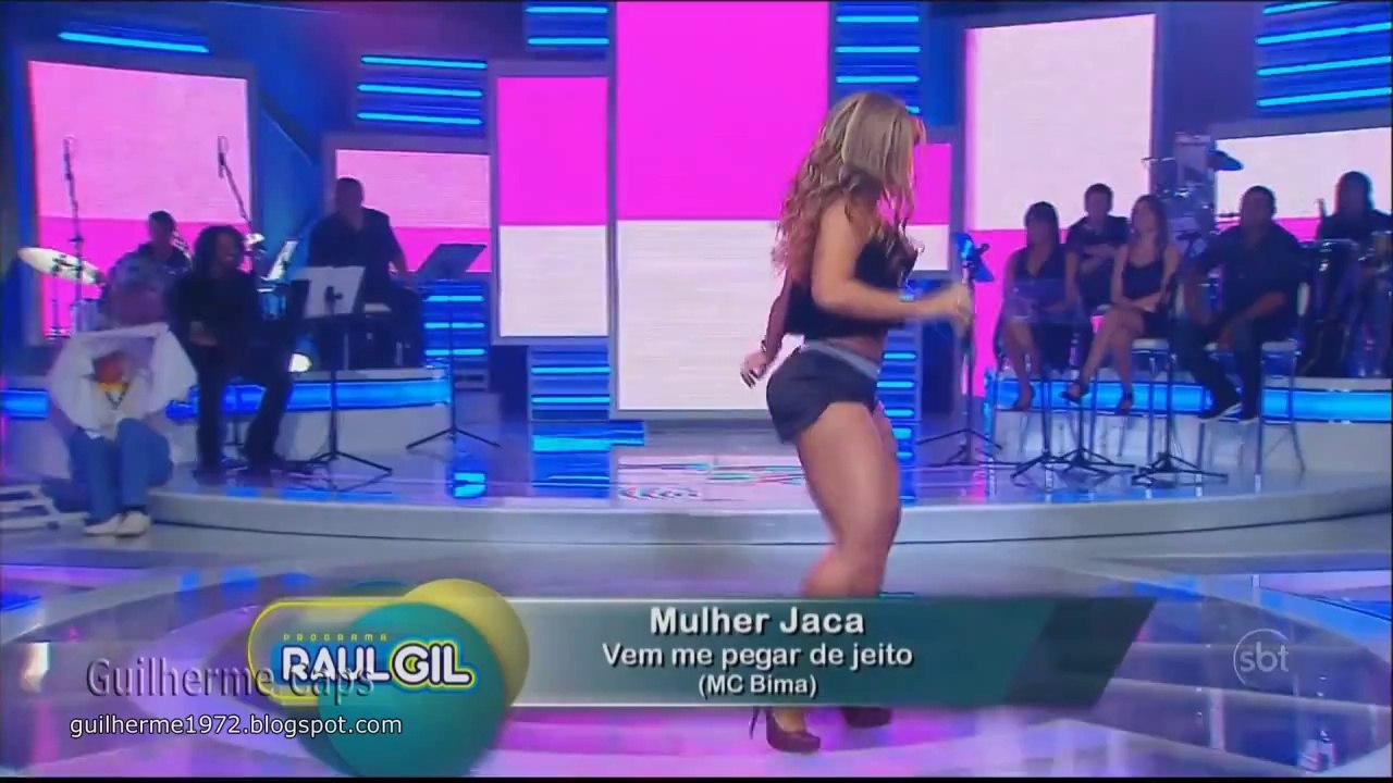 MULHER FILE WITH MELAO, JACA AND MORANGUINHO