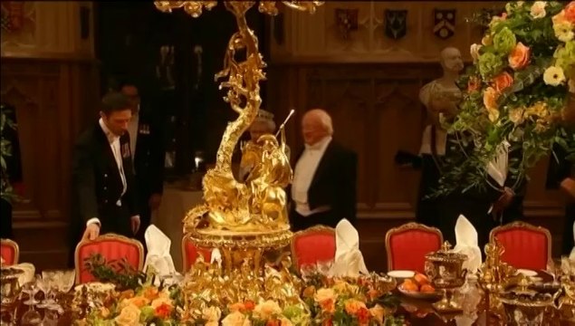 La reine du Royaume-Uni reçoit le président irlandais, une première en près d'un siècle