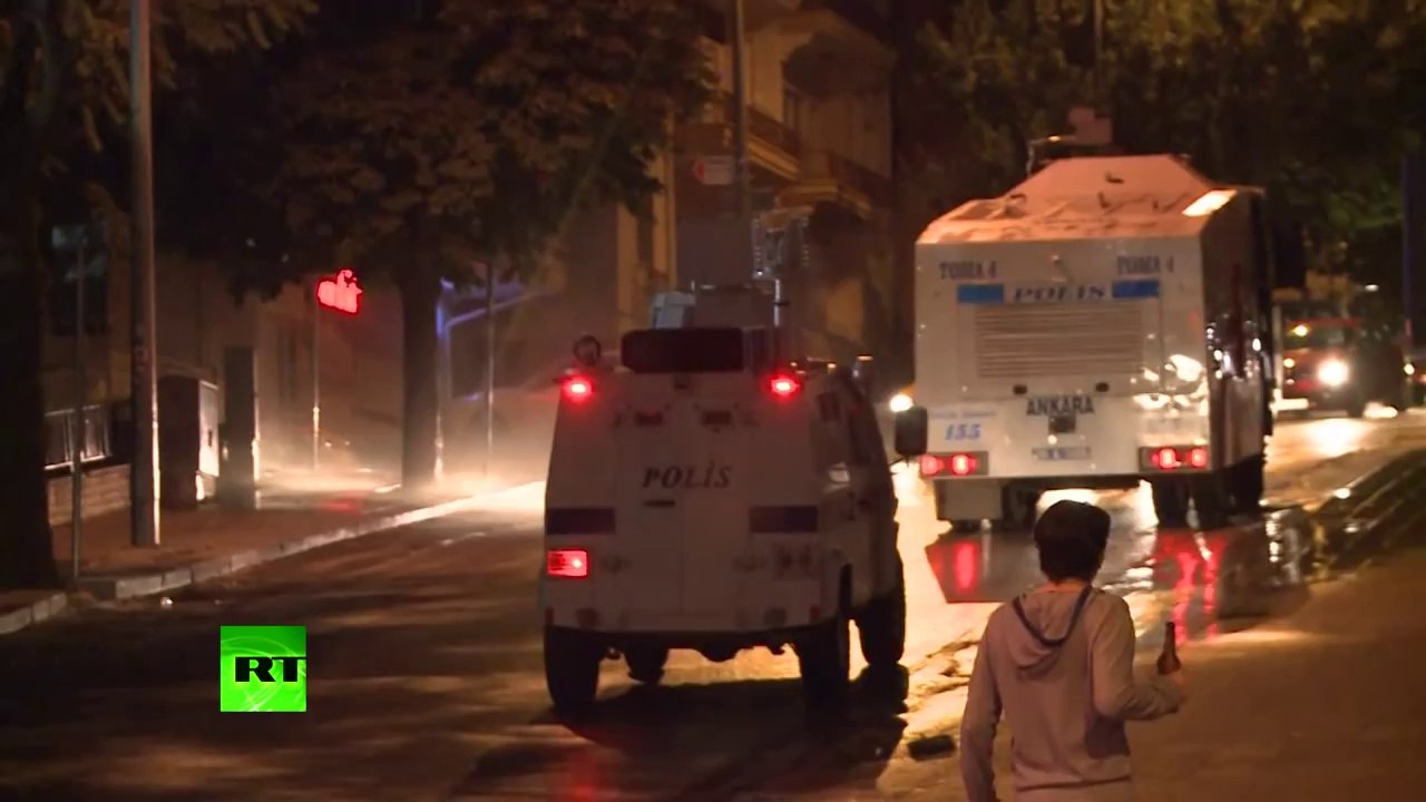 Video: Turkish police water-cannon RT reporter in Ankara