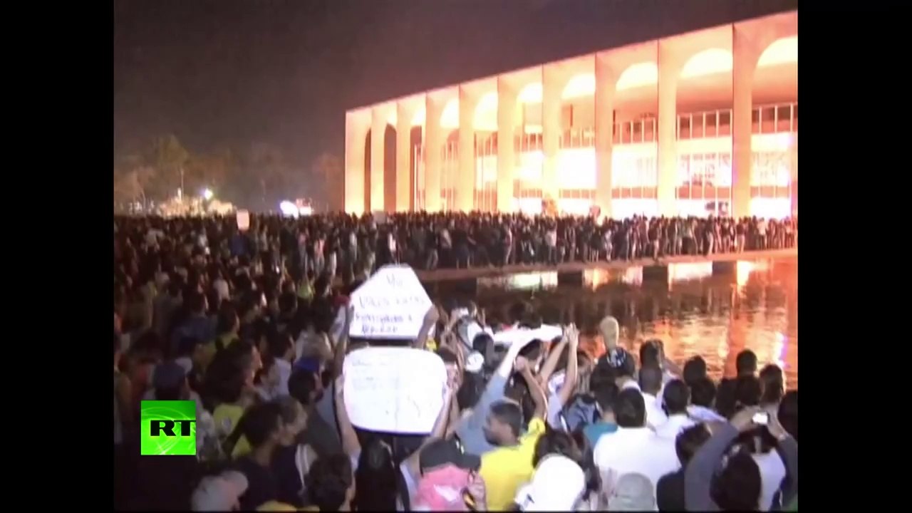 Video: Police teargas Brazilians as fierce protests & clashes rage