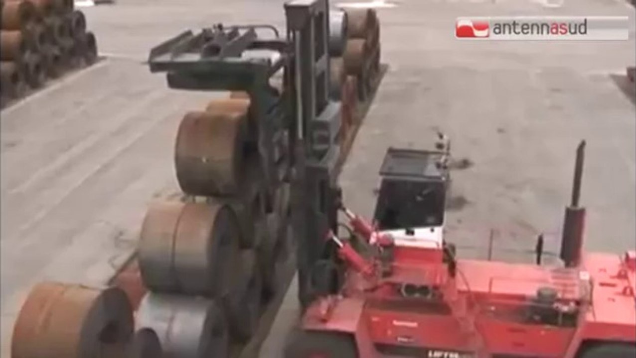 TG 08.04.14 Ilva, operaio cade dal pianale di un Tir e finisce in rianimazione