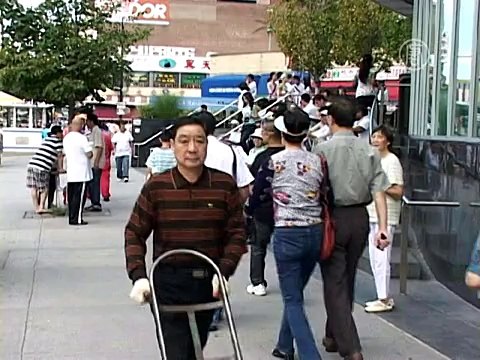 Всё больше китайцев покидают ряды компартии