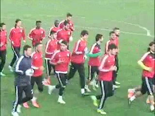 SARI YESILLI PERFORMANS