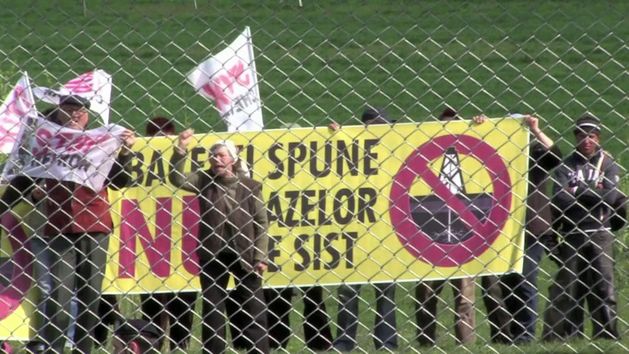 Romanians protest against Chevron fracking plans