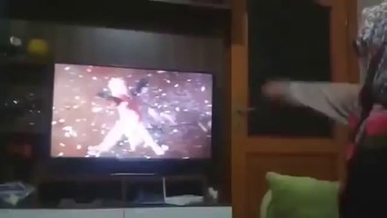 3d Filim İzleyen 80 lik teyze