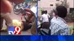 Traffic police beat up Auto driver in Hyderabad