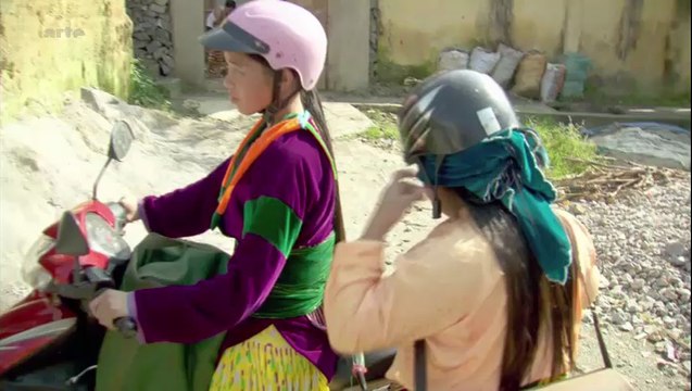 Les sages-femmes itinérantes du Vietnam