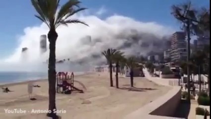 huge cloud engulfing the main beach in Ali